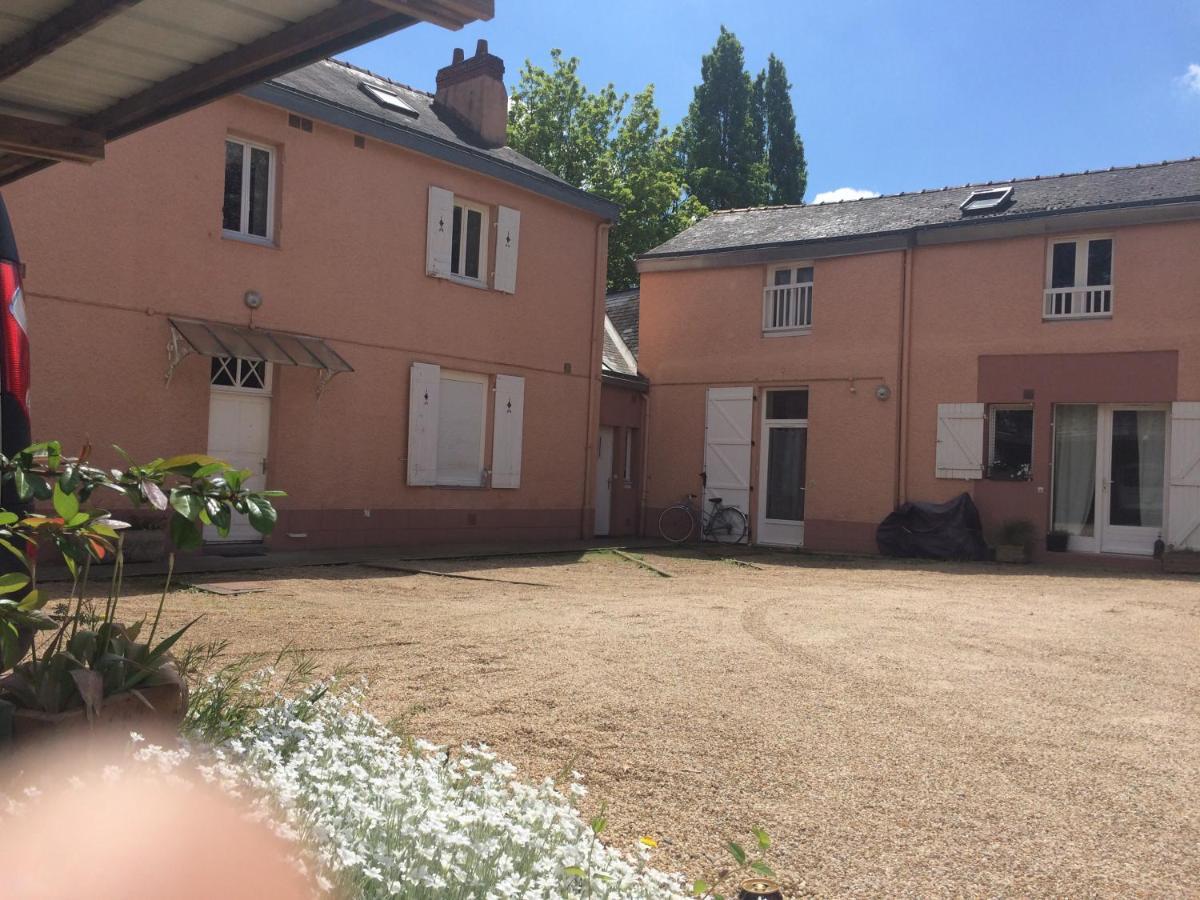 La Maison Du Rouge Gorge Нант Экстерьер фото